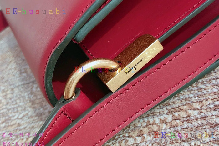 ★미러급★ 페레가모 클래식 플랩백 P 21H321-2