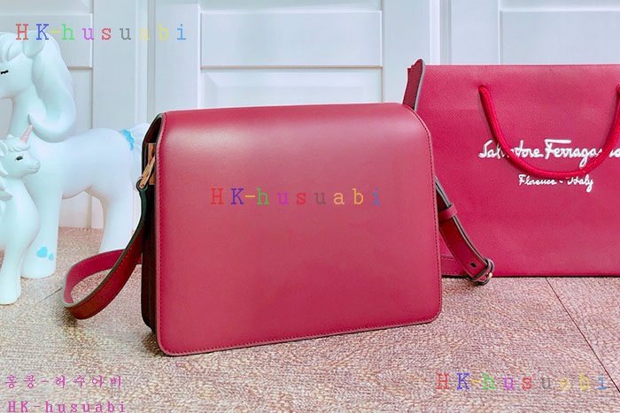 ★미러급★ 페레가모 클래식 플랩백 P 21H321-2