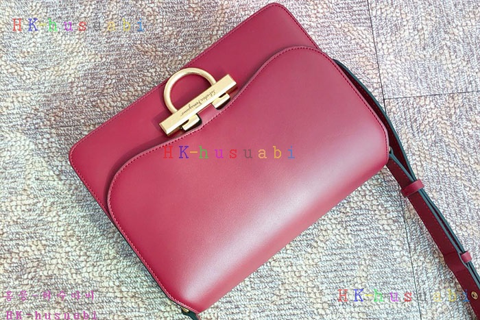 ★미러급★ 페레가모 클래식 플랩백 P 21H321-2