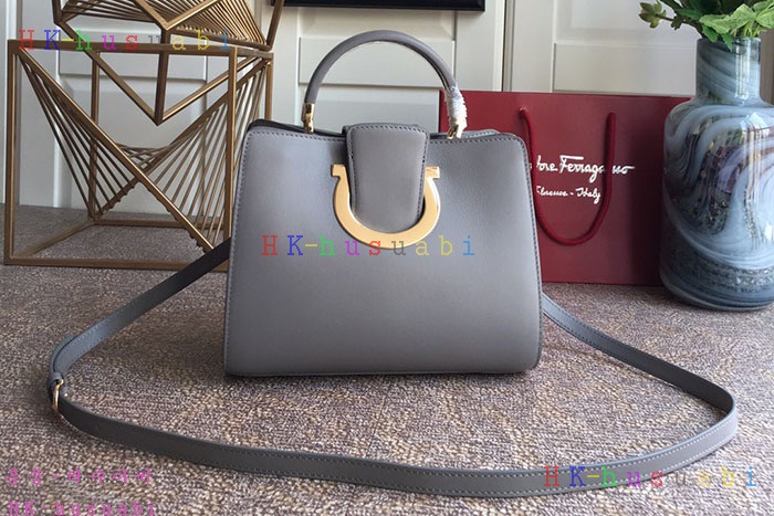 ★미러급★  페라가모 테아 토트백 F 21G596-3