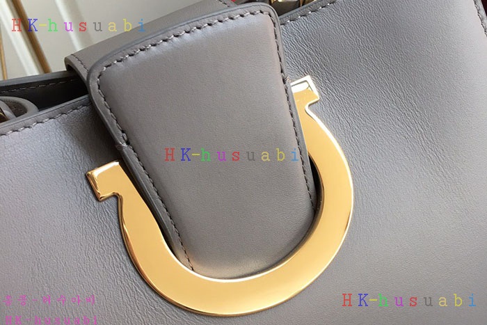 ★미러급★  페라가모 테아 토트백 F 21G596-3