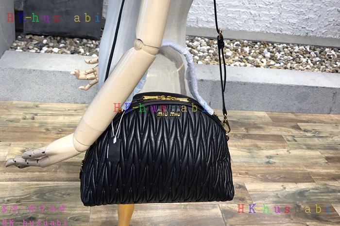 ★미러급★ 미우미우 마틀라쎄 탑핸들 토트백 M 5BB034-6