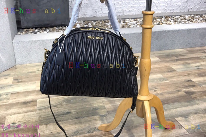 ★미러급★ 미우미우 마틀라쎄 탑핸들 토트백 M 5BB034-6
