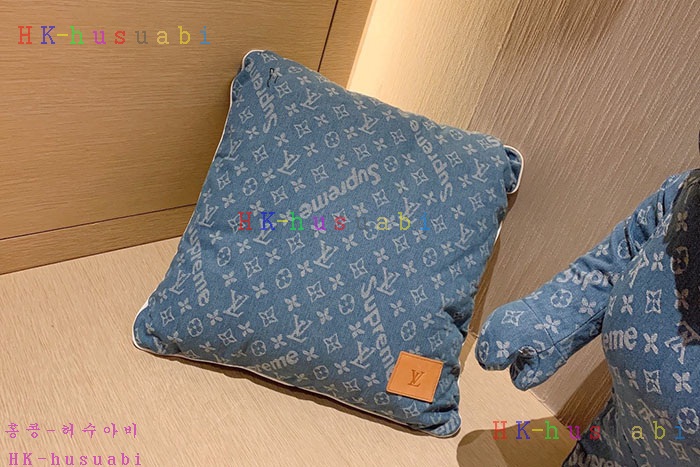 NEW 루이비통 쿠션 신상 LV 757774