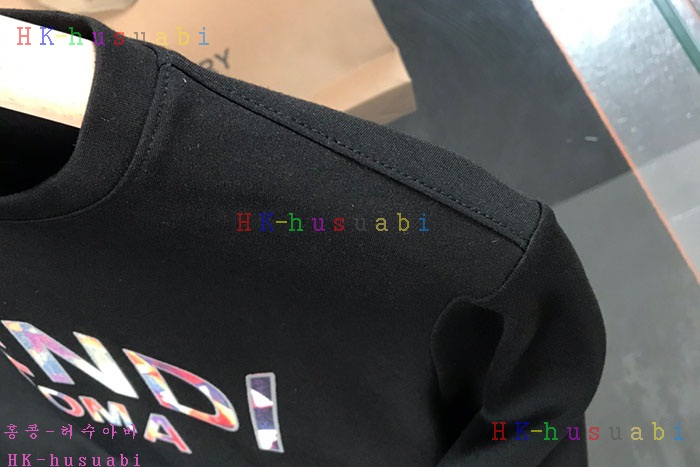 NEW 펜디 맨투맨 신상 FD 724012