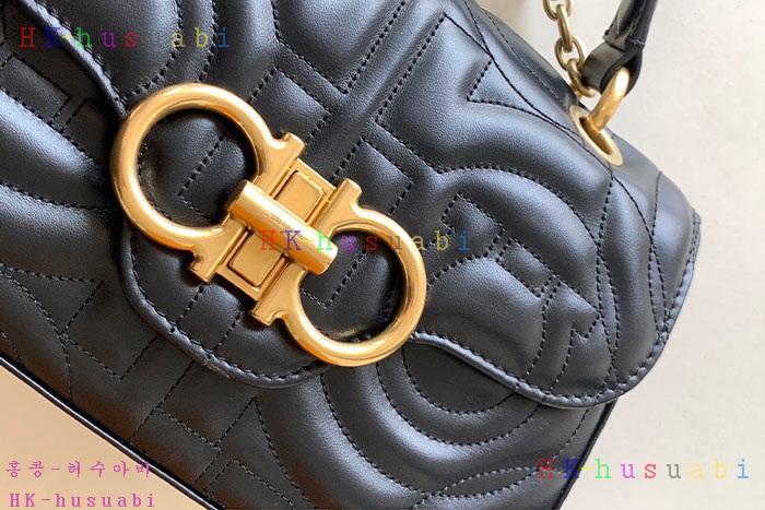 ★미러급★페라가모 여성 간치니 퀼팅 토트 732663