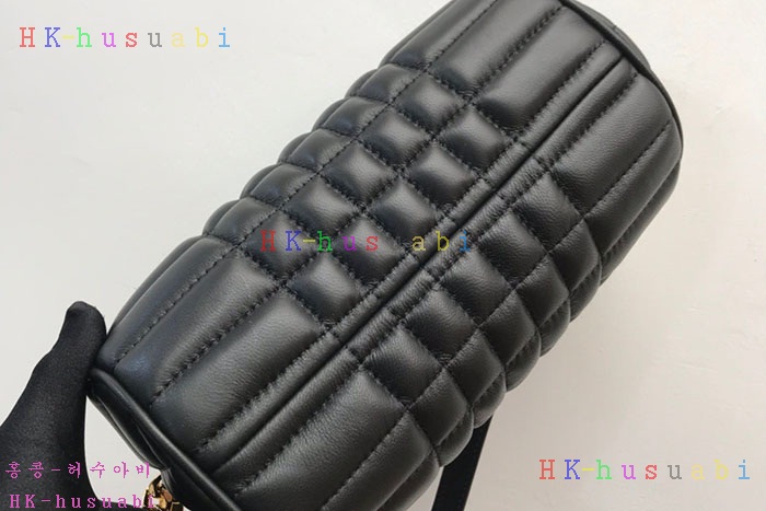 ★미러급★버버리 퀼팅 램스킨 롤라 배럴 백 80492191