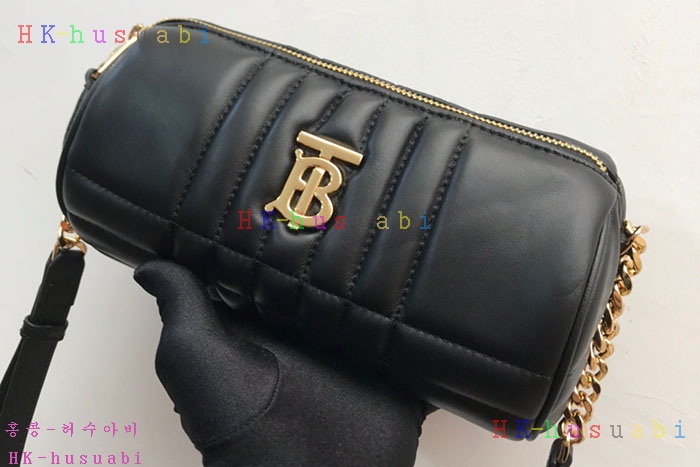 ★미러급★버버리 퀼팅 램스킨 롤라 배럴 백 80492191