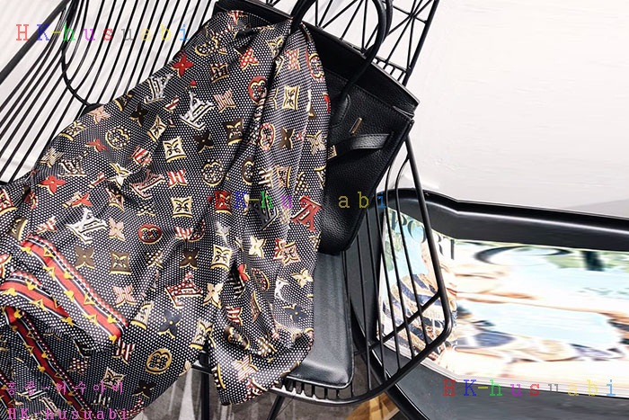 NEW 루이비통 스카프 신상 LV 885232