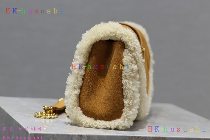 ★미러급★입생로랑 엔벨로프 시어링 숄더 528286