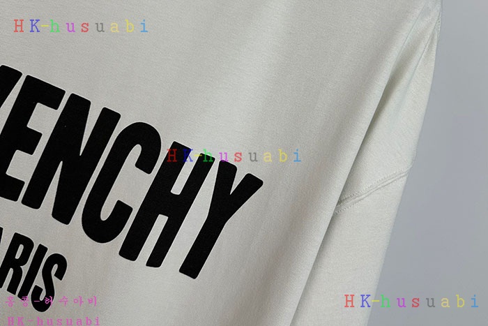 NEW 지방시 반팔티 신상 GV 770443