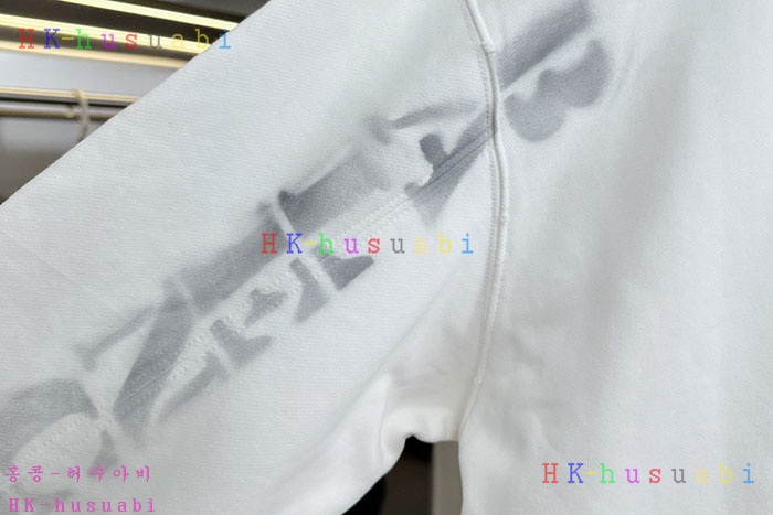 NEW 발렌시아가 긴팔티 신상 B 857026