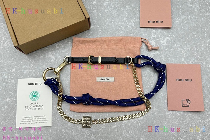 NEW 미우미우 키링 백참 신상 524124