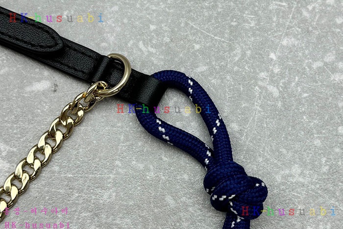 NEW 미우미우 키링 백참 신상 524124