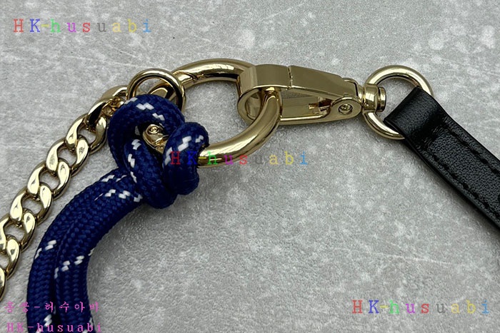 NEW 미우미우 키링 백참 신상 524124