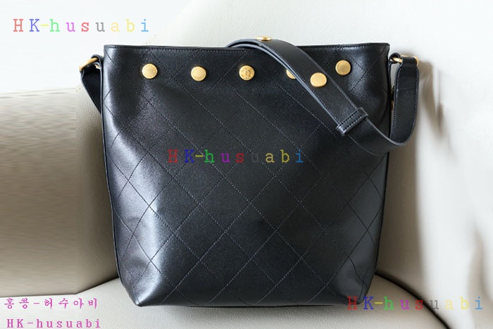 ★미러급★샤넬 25SS 호보백 라지 버킷백 체인 스터드 CC로고 램스킨  AS5406