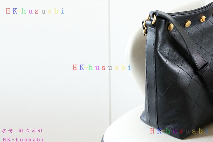 ★미러급★샤넬 25SS 호보백 라지 버킷백 체인 스터드 CC로고 램스킨  AS5406