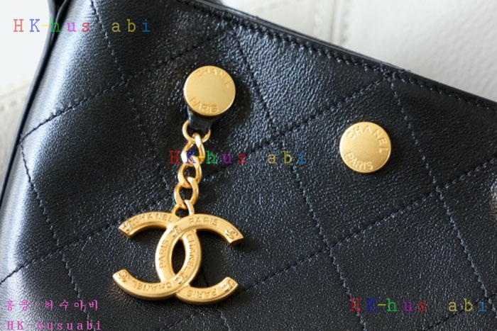 ★미러급★샤넬 25SS 호보백 라지 버킷백 체인 스터드 CC로고 램스킨  AS5406