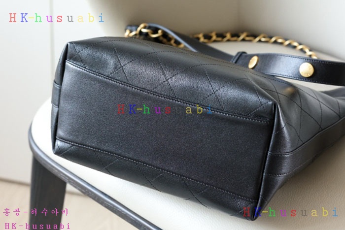 ★미러급★샤넬 25SS 호보백 라지 버킷백 체인 스터드 CC로고 램스킨  AS5406