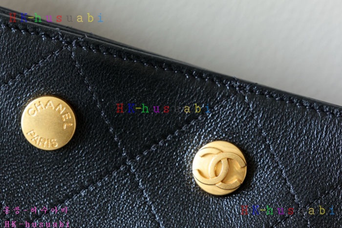 ★미러급★샤넬 25SS 호보백 라지 버킷백 체인 스터드 CC로고 램스킨  AS5406