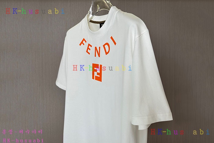 NEW 펜디 반팔티 신상 FD 559401